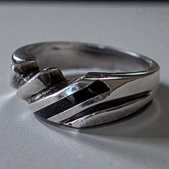 Vintage 925 Silver Onyx Striped Inlay Ring Ribbed Edge Irregular Statement - Picture 4 of 7